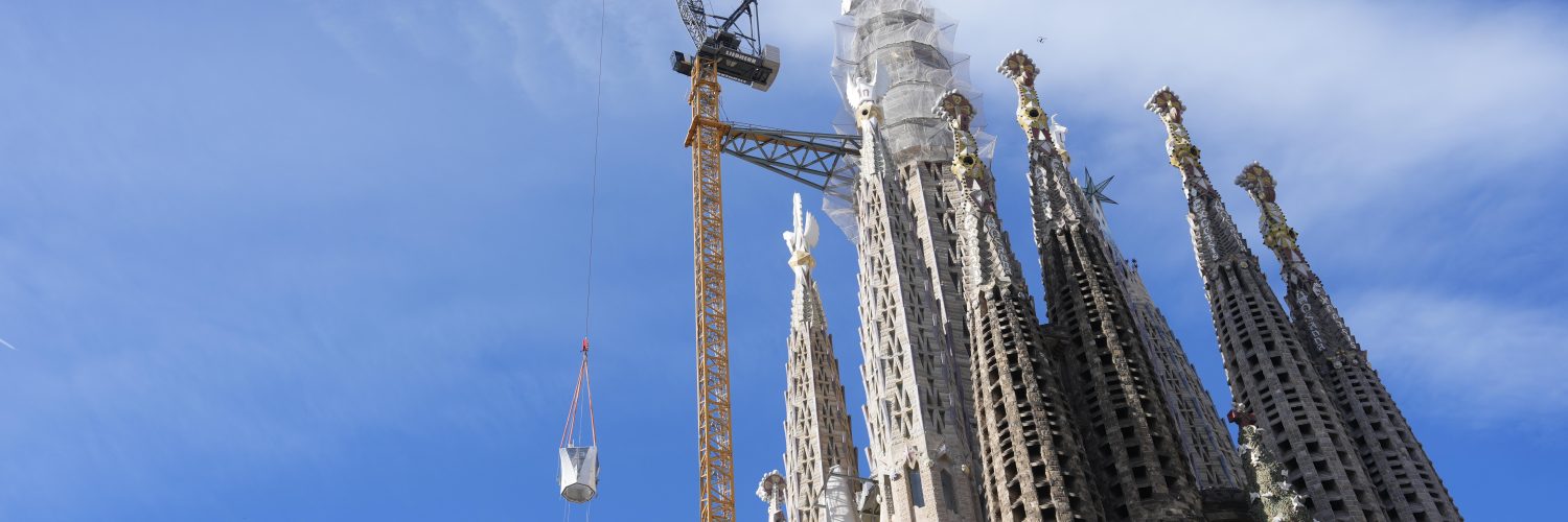 Sagrada Familia altura, Iglesia Barcelona