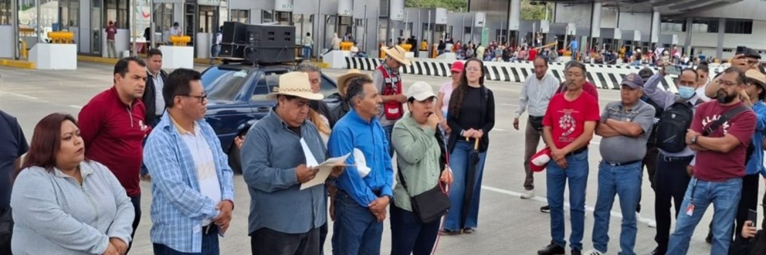 CNTE toma caseta México-Cuernavaca