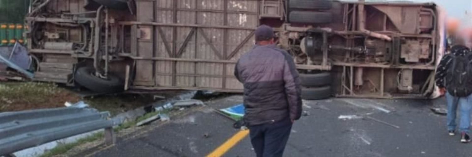 Vuelco autobús México-Pachuca